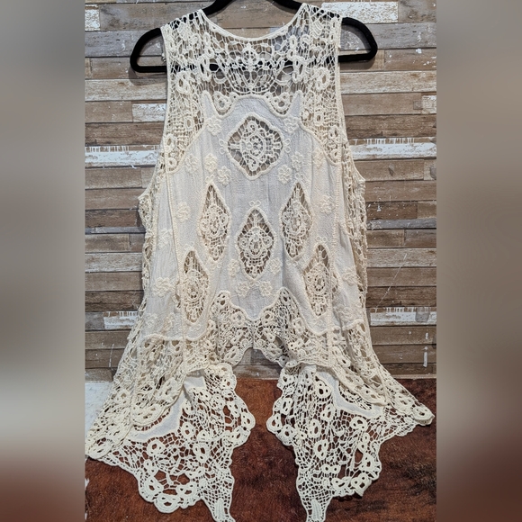 Ivory Lace Sharbite Hem Crochet Vest - Picture 9 of 13